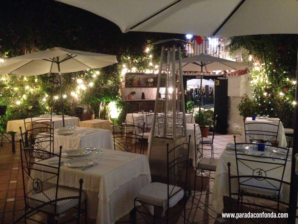 El Patio-Jardín es ideal para cenar en la noche en un ambiente romántico
